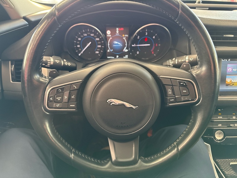 Jaguar XF vaihtoauto