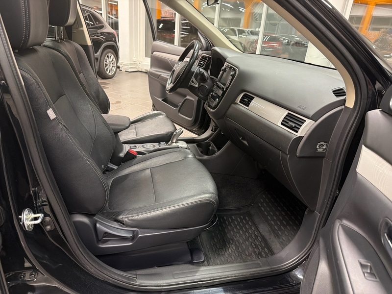 Mitsubishi Outlander PHEV vaihtoauto