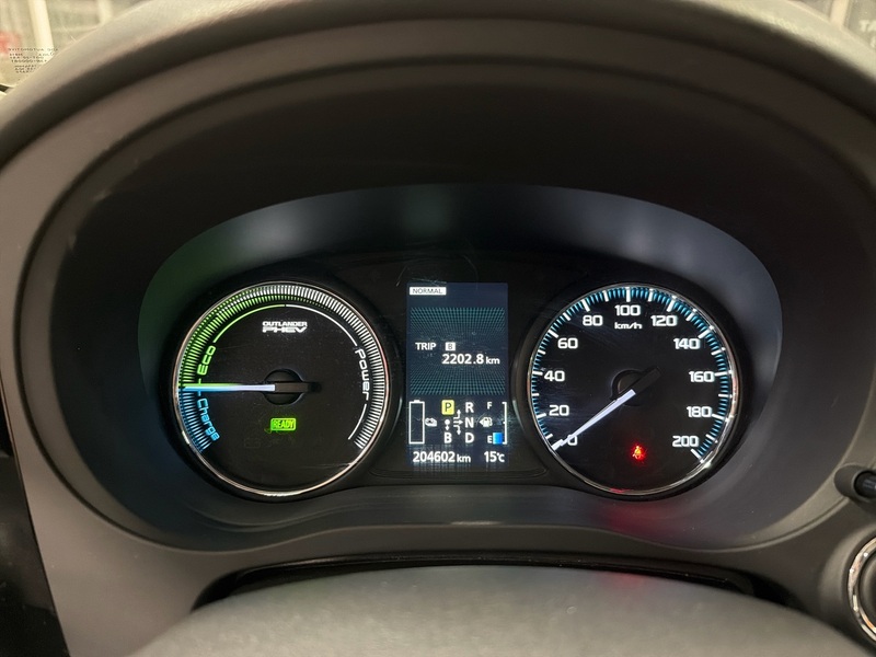 Mitsubishi Outlander PHEV vaihtoauto