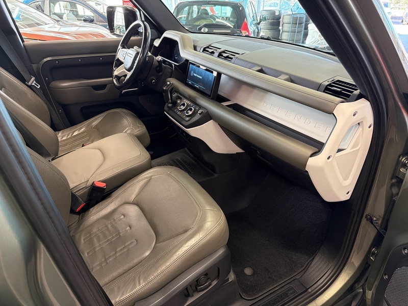 Land Rover Defender vaihtoauto