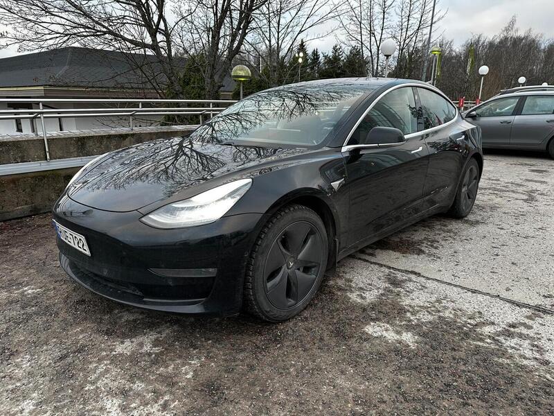 Tesla Model 3 vaihtoauto
