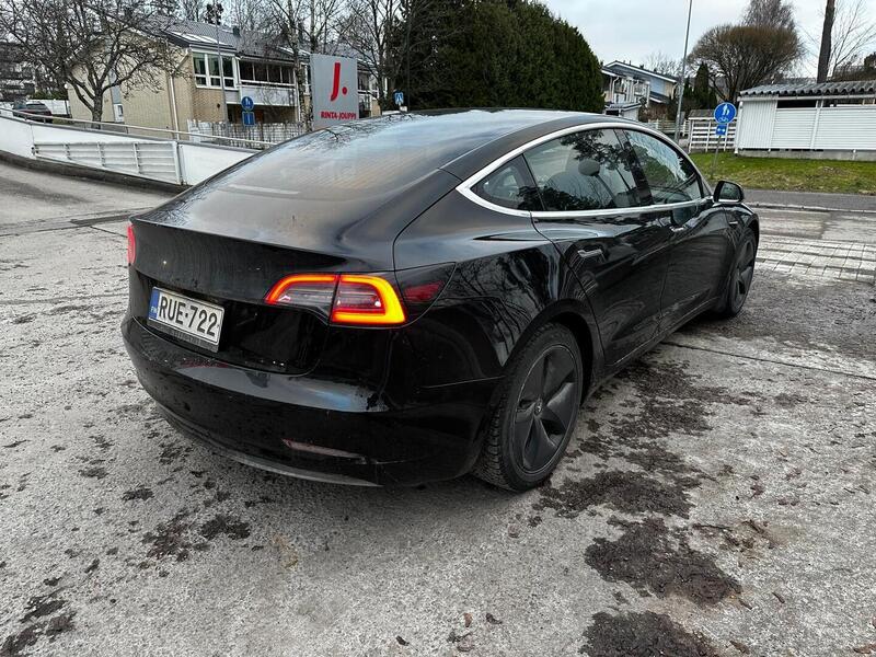 Tesla Model 3 vaihtoauto