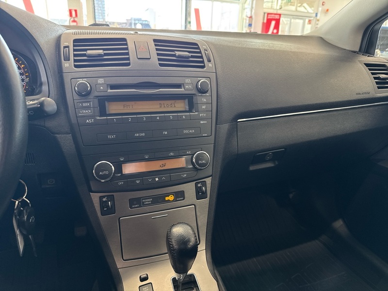 Toyota Avensis vaihtoauto