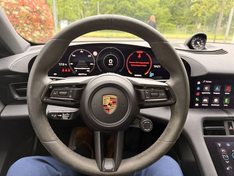 Porsche Taycan vaihtoauto