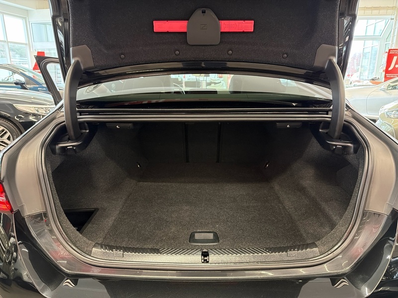 BMW i5 M60 vaihtoauto