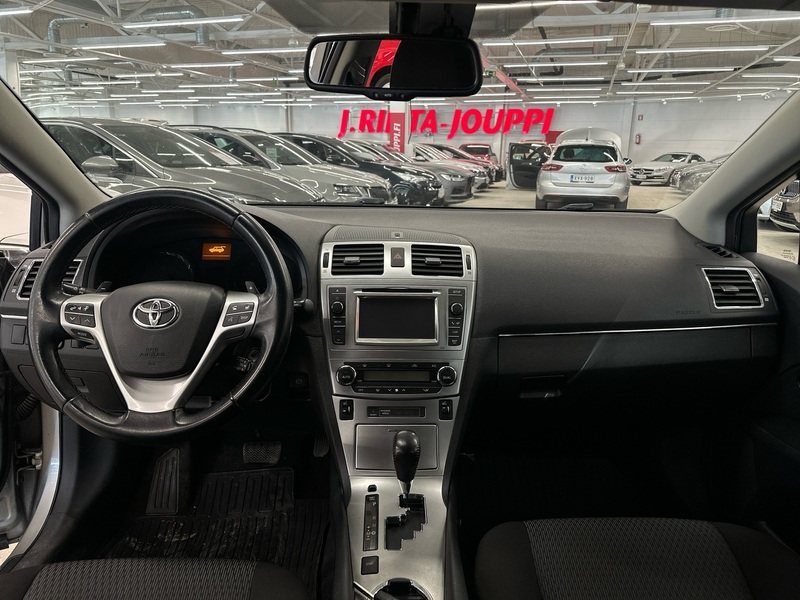 Toyota Avensis vaihtoauto