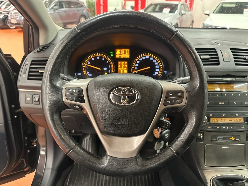 Toyota Avensis vaihtoauto
