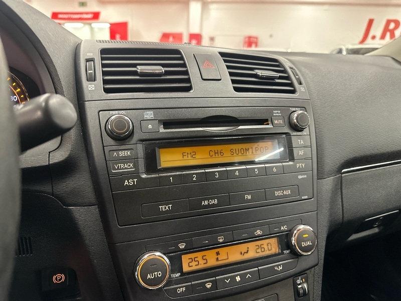 Toyota Avensis vaihtoauto