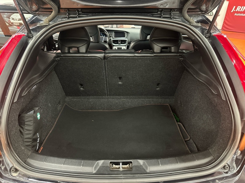 Volvo V40 Cross Country vaihtoauto