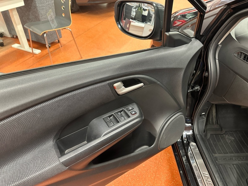 Honda Insight vaihtoauto