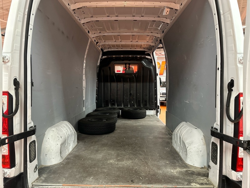 Nissan NV400 vaihtoauto