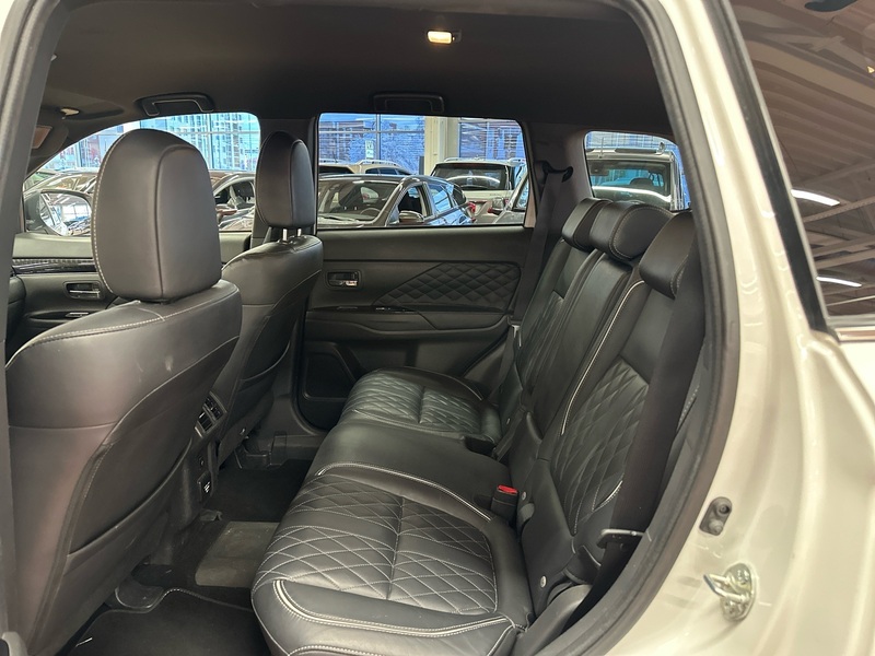 Mitsubishi Outlander PHEV vaihtoauto