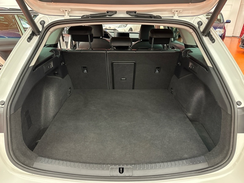 SEAT Leon Sportstourer vaihtoauto