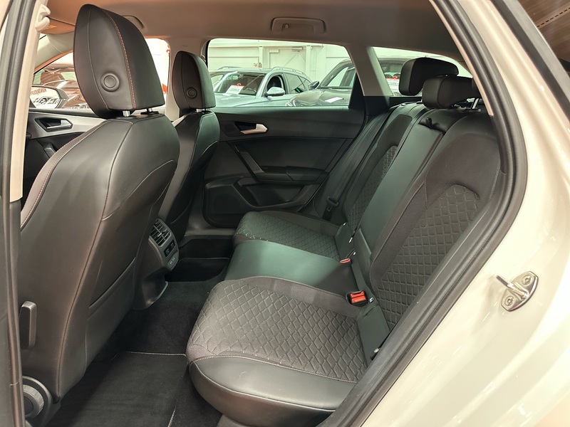 SEAT Leon Sportstourer vaihtoauto