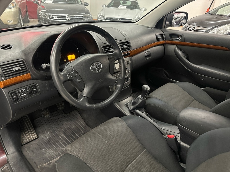 Toyota Avensis vaihtoauto