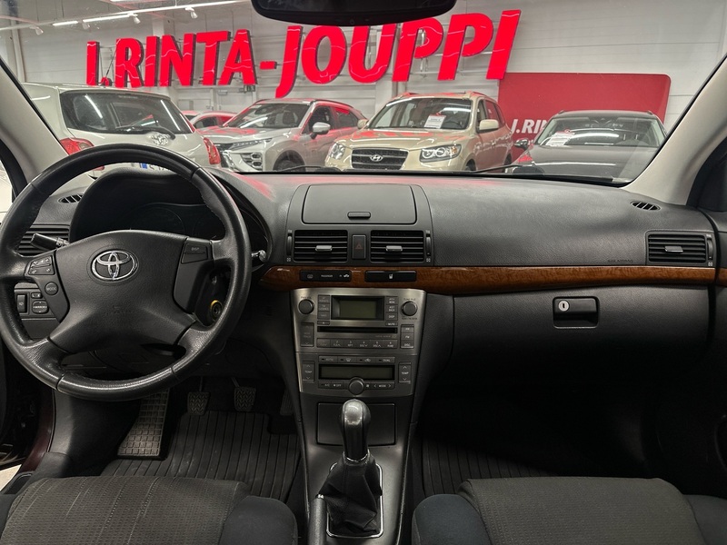 Toyota Avensis vaihtoauto