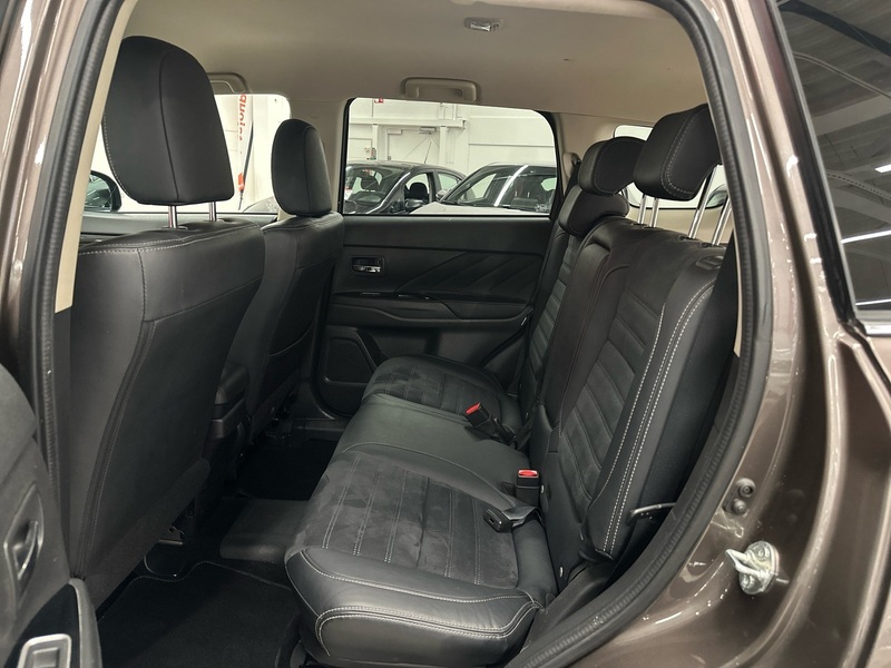 Mitsubishi Outlander PHEV vaihtoauto