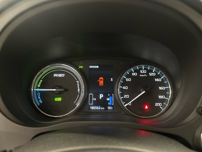 Mitsubishi Outlander PHEV vaihtoauto