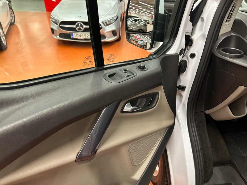 Ford Tourneo Custom vaihtoauto