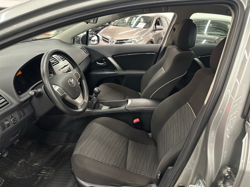 Toyota Avensis vaihtoauto