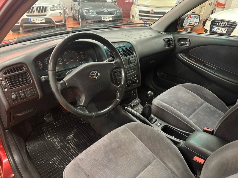 Toyota Avensis vaihtoauto