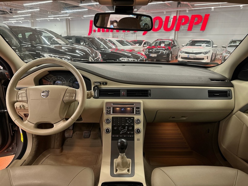 Volvo V70 vaihtoauto