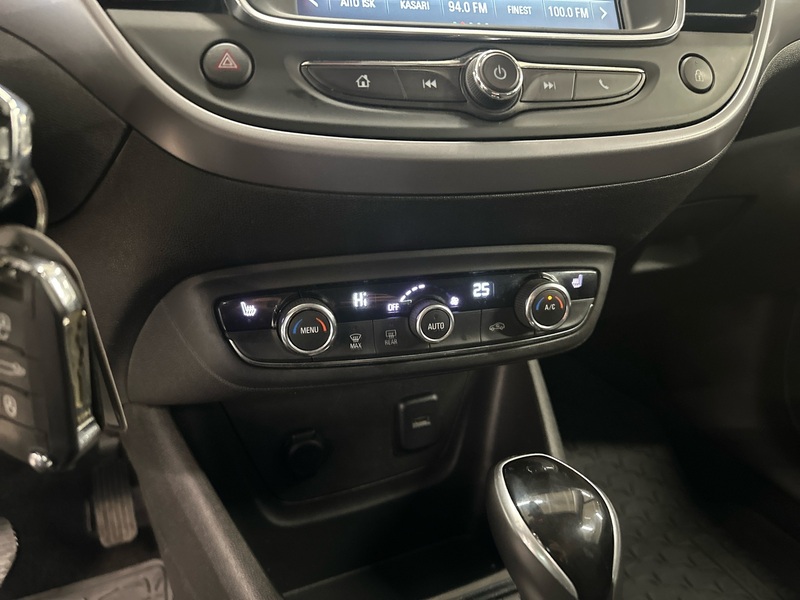 Opel Crossland X vaihtoauto