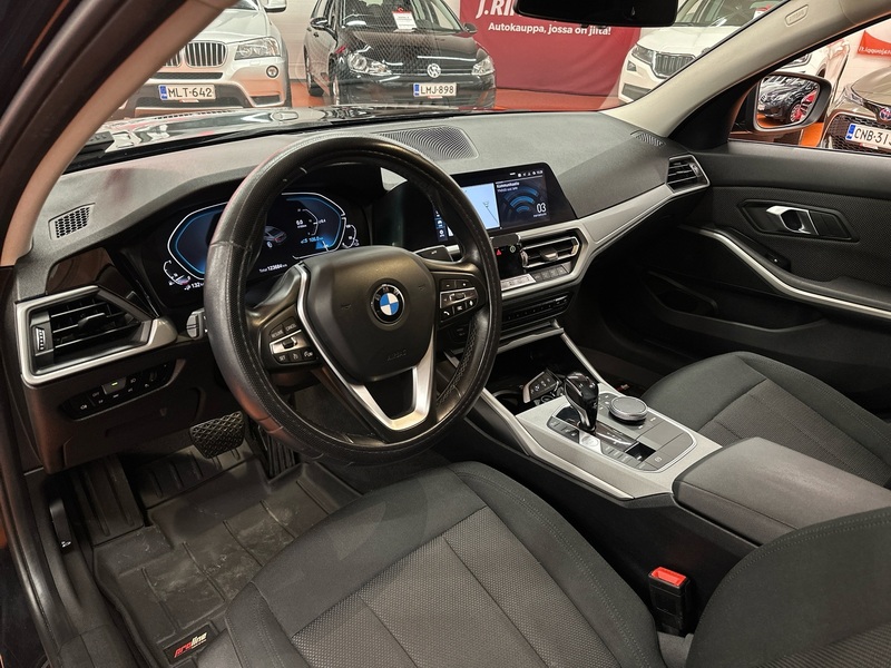 BMW 330 vaihtoauto