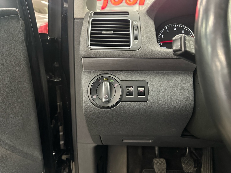 Volkswagen Touran vaihtoauto