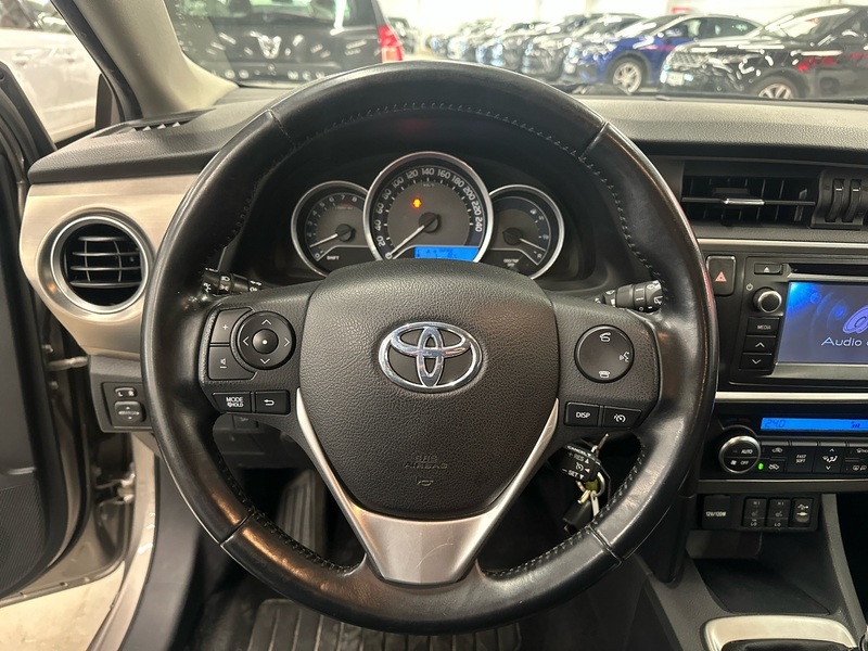 Toyota Auris vaihtoauto