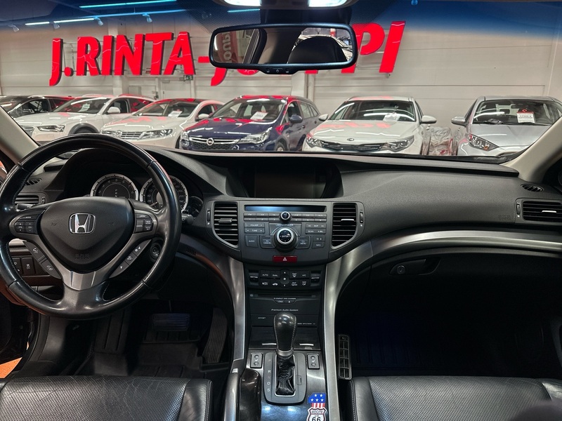 Honda Accord vaihtoauto