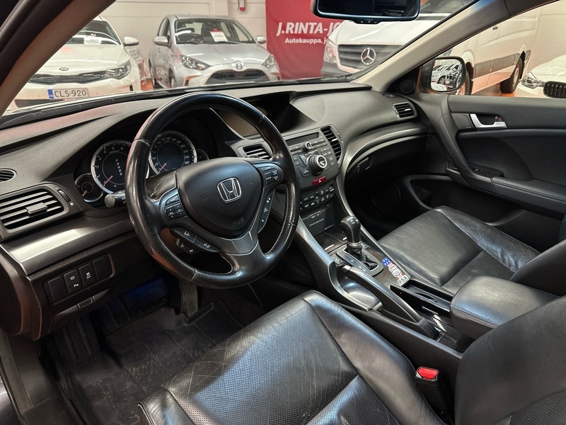 Honda Accord vaihtoauto