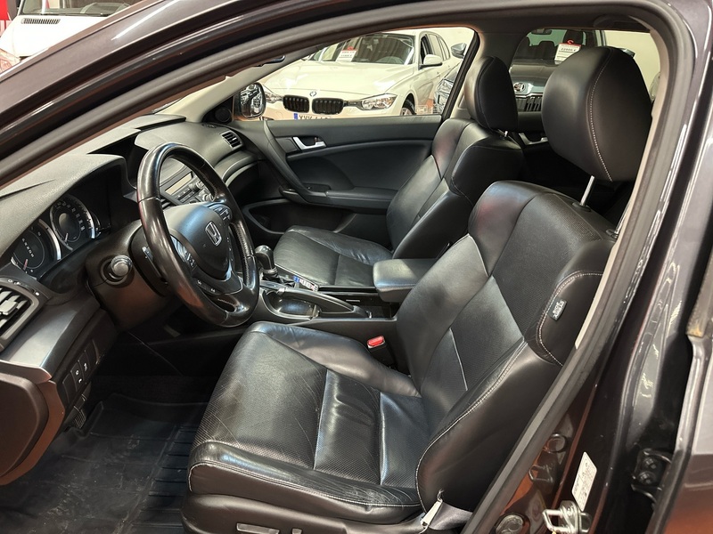 Honda Accord vaihtoauto