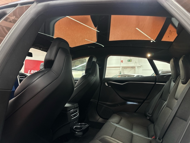 Tesla Model S vaihtoauto