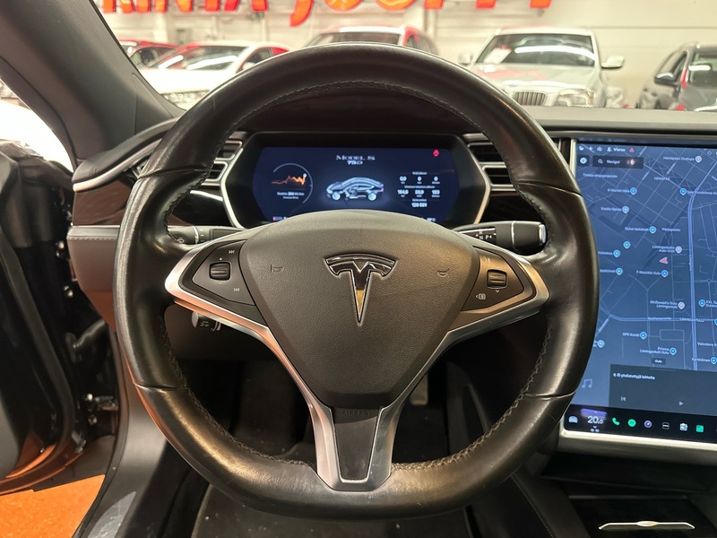 Tesla Model S vaihtoauto