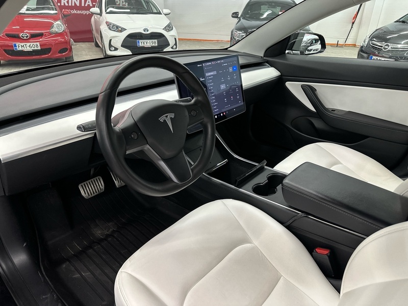 Tesla Model 3 vaihtoauto