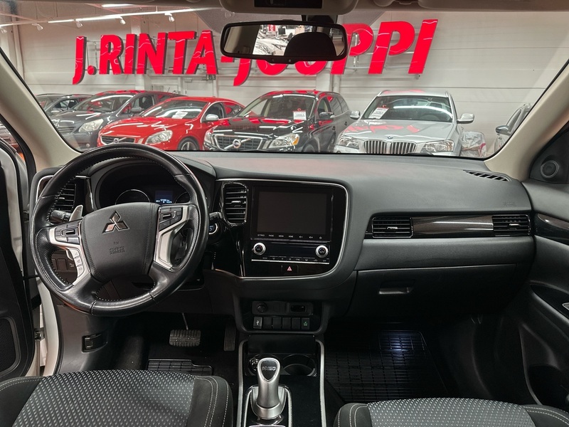 Mitsubishi Outlander PHEV vaihtoauto