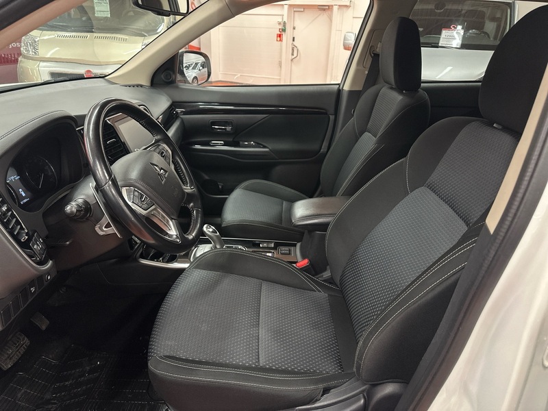 Mitsubishi Outlander PHEV vaihtoauto