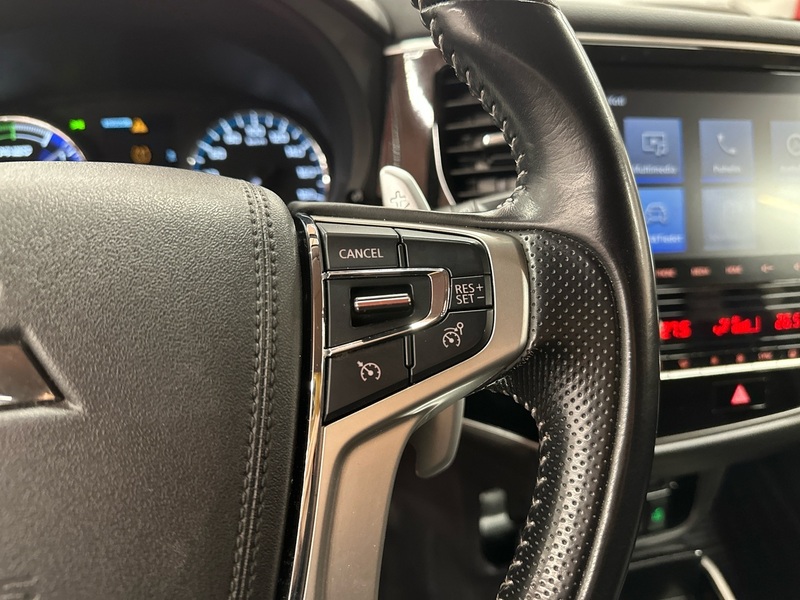 Mitsubishi Outlander PHEV vaihtoauto