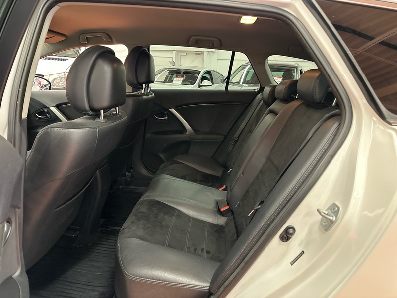 Toyota Avensis vaihtoauto