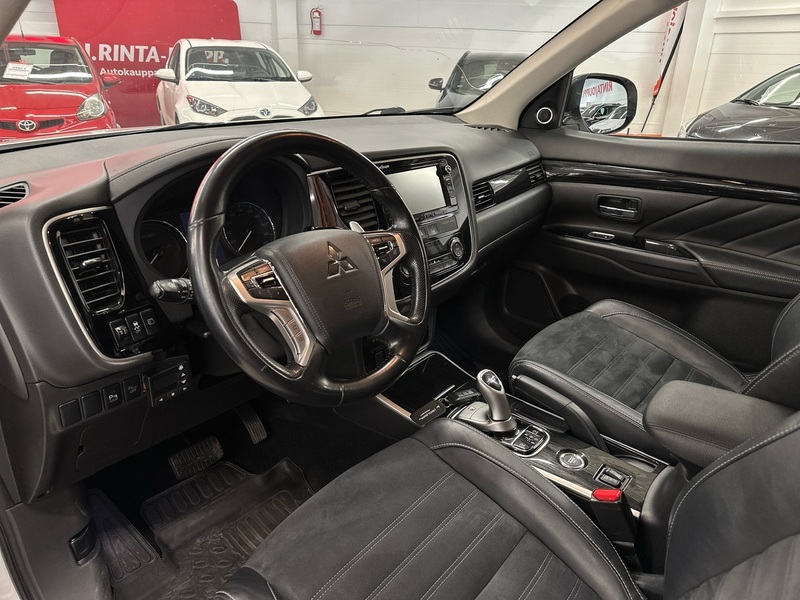 Mitsubishi Outlander PHEV vaihtoauto