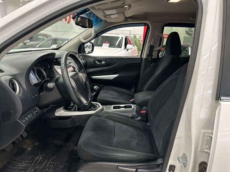 Nissan Navara vaihtoauto