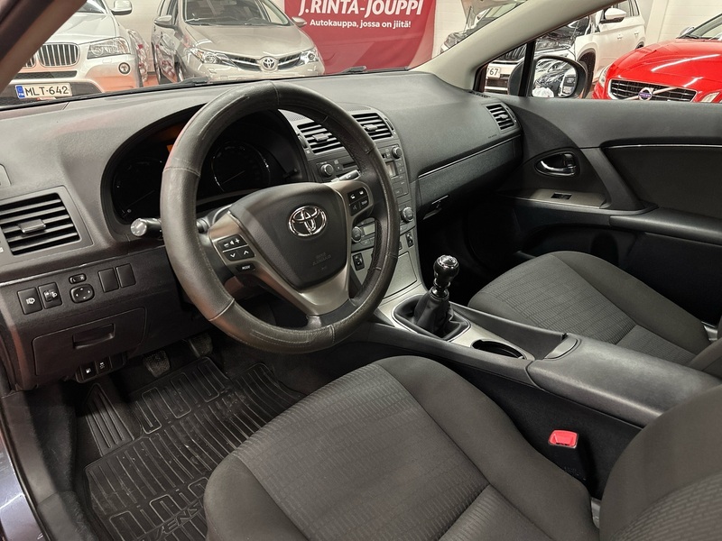 Toyota Avensis vaihtoauto