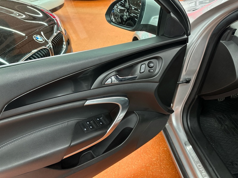 Opel Insignia vaihtoauto