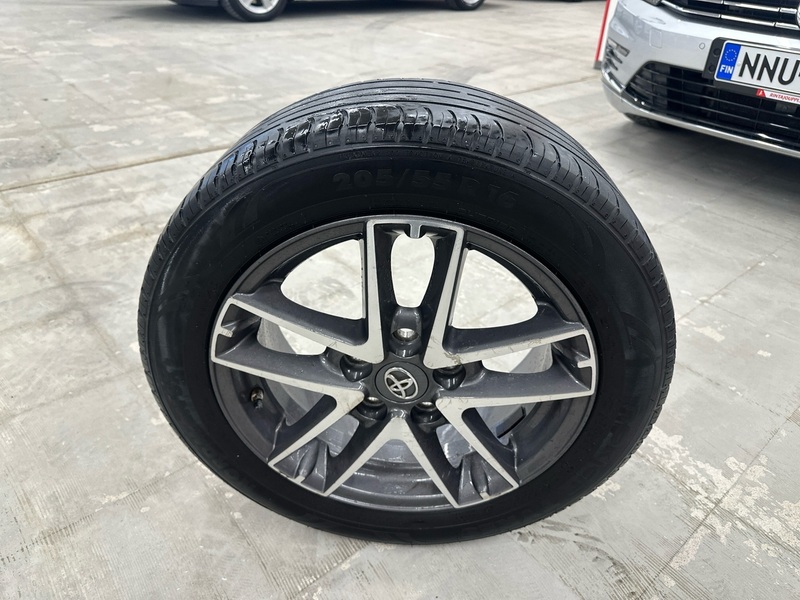 Toyota Auris vaihtoauto