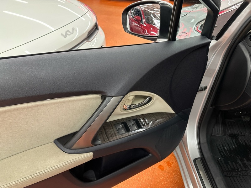 Toyota Avensis vaihtoauto