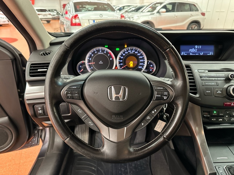 Honda Accord vaihtoauto
