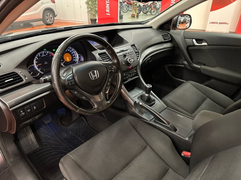 Honda Accord vaihtoauto