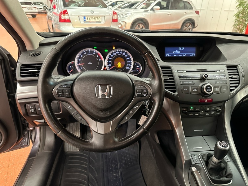 Honda Accord vaihtoauto