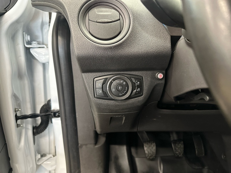 Ford Transit Courier vaihtoauto